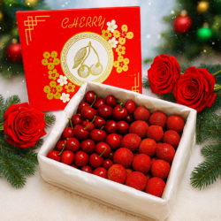 MomoBud Christmas Lychee & Red Cherry Gift Box (2.4kg)