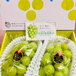 Japanese Shimane Shine Muscat Grapes Gift Box (1kg) 1 Japanese Shimane Shine Muscat Grapes Gift Box (1kg) 1