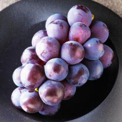Japanese Tottori Pione Seedless Grapes