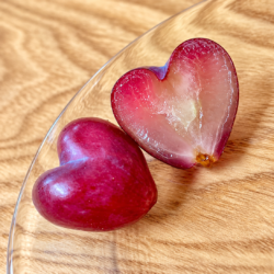 Japanese Okayama My Heart Red Seedless Grapes cross section