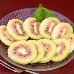 Japanese Saga Kouhi Red Kiwifruit slices Japanese Saga Kouhi Red Kiwifruit slices